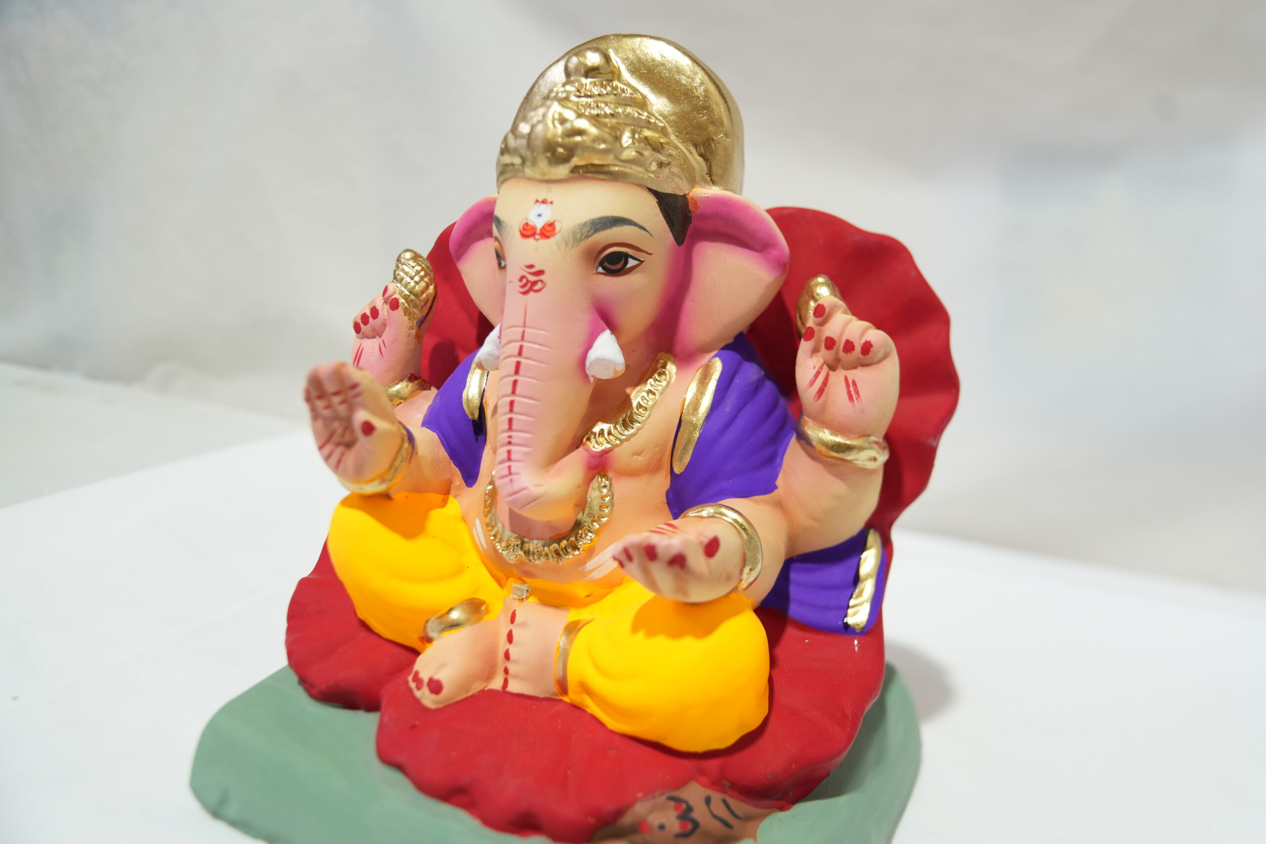 eco-friendly clay ganesh idol 10in - Image 3
